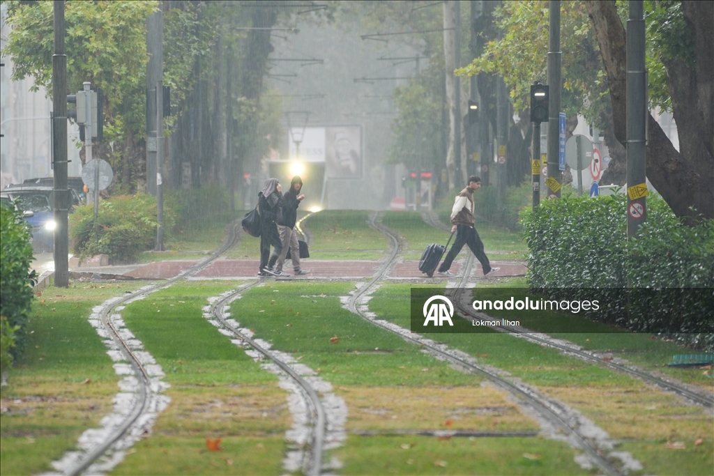 İzmir'de sağanak