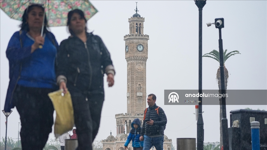 İzmir'de sağanak