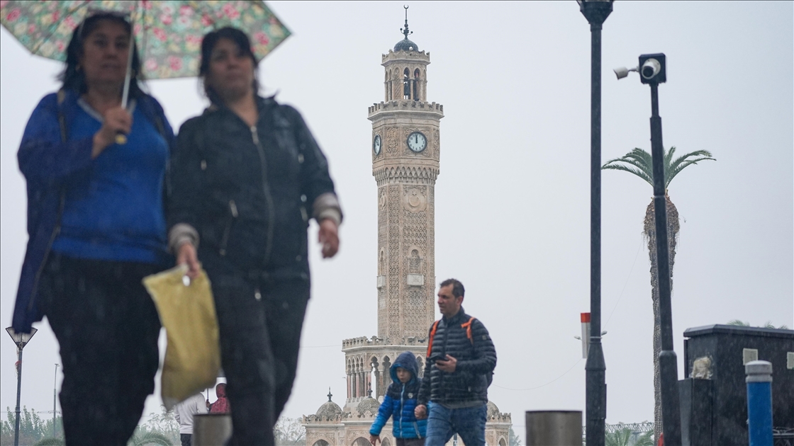 İzmir'de sağanak etkili oldu