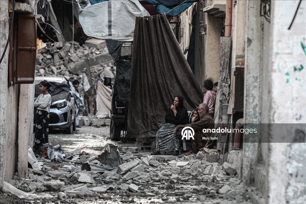 Israel continues to attack Gaza despite ceasefire agreement