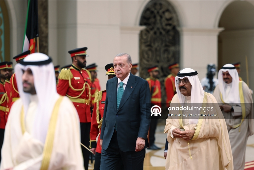أردوغان يصل الكويت في مستهل جولة خليجية