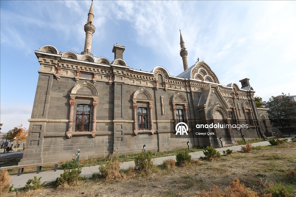 Bajarê Qersê yê ku avahîsaziya Baltikê dihewîne di turîzma çandê da balê dikişîne