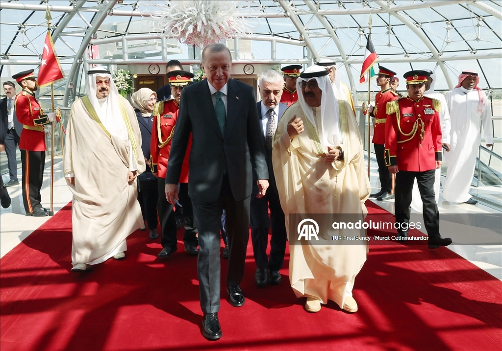 أردوغان يصل الكويت في مستهل جولة خليجية