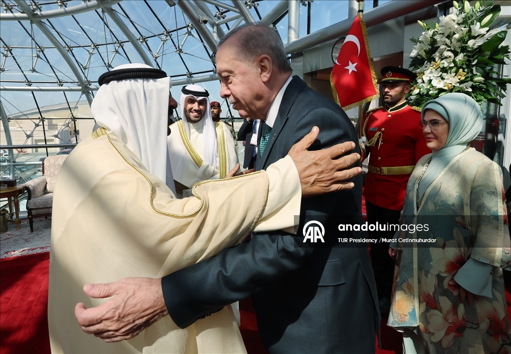 أردوغان يصل الكويت في مستهل جولة خليجية