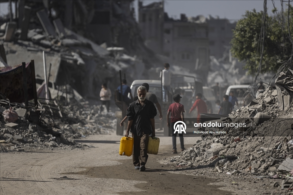 İsrail’in harabeye çevirdiği Gazze kentindeki Şeyh Rıdvan Mahallesi’nde günlük yaşam