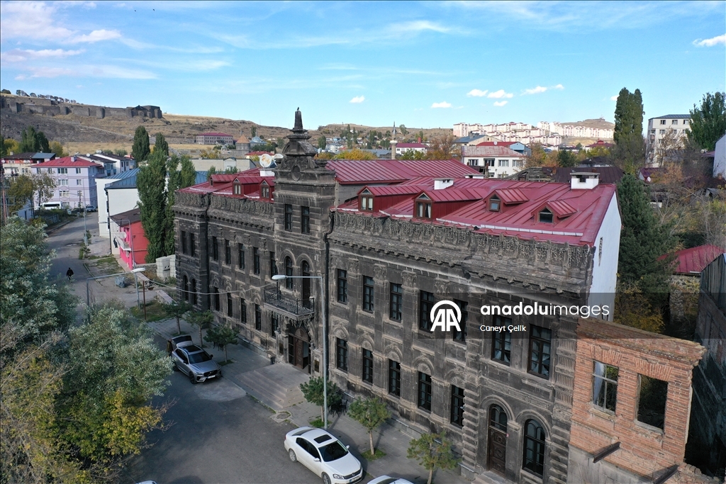 Bajarê Qersê yê ku avahîsaziya Baltikê dihewîne di turîzma çandê da balê dikişîne