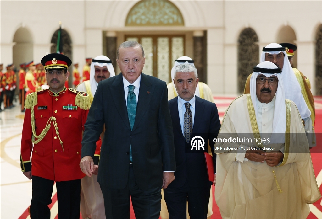 أردوغان يصل الكويت في مستهل جولة خليجية