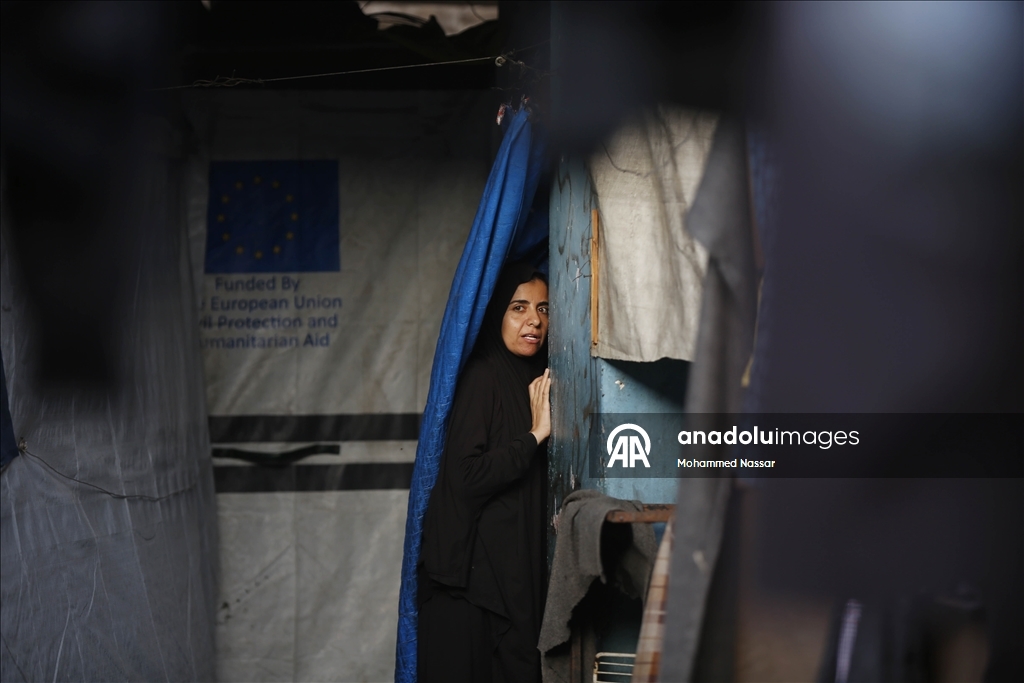 Deyr Belah'taki UNRWA okullarına sığınan Filistinliler