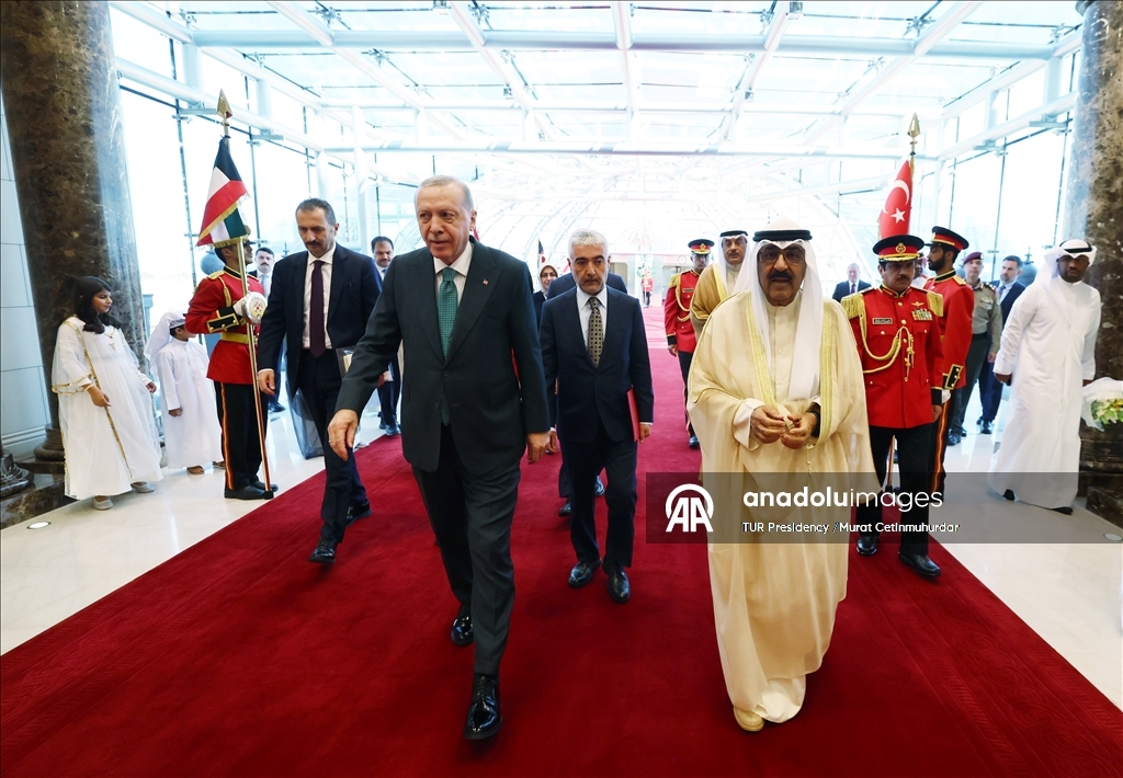 أردوغان يصل الكويت في مستهل جولة خليجية