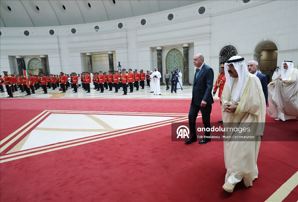 أردوغان يصل الكويت في مستهل جولة خليجية