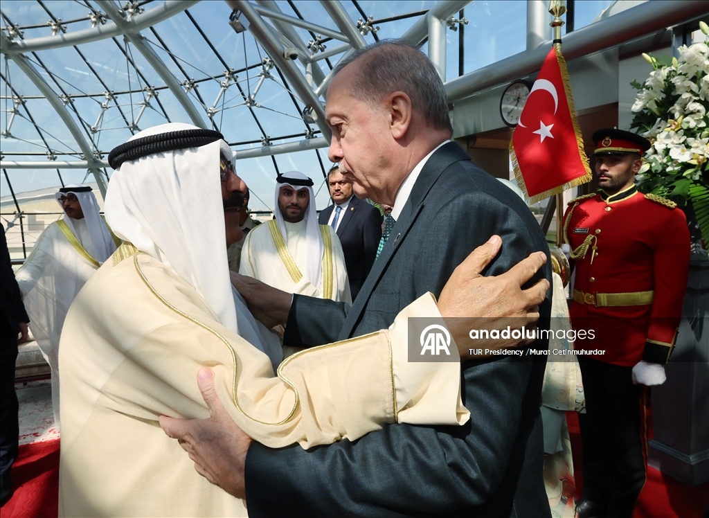أردوغان يصل الكويت في مستهل جولة خليجية