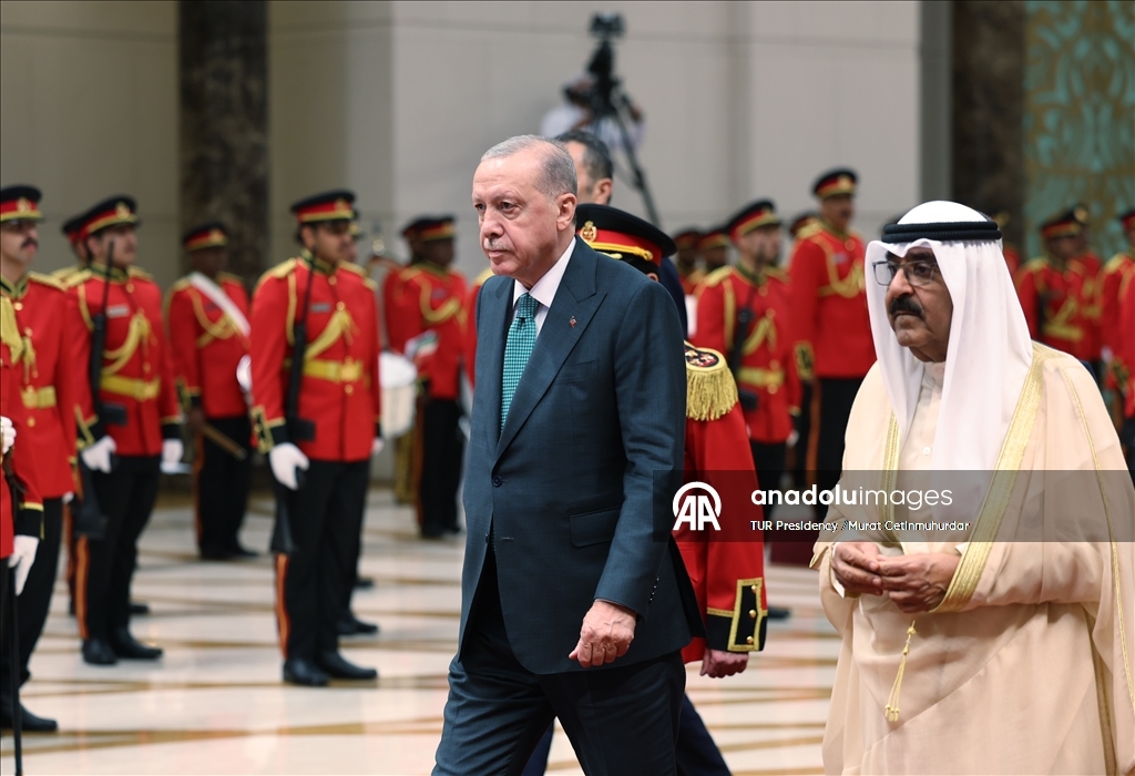 أردوغان يصل الكويت في مستهل جولة خليجية