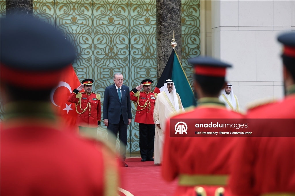 أردوغان يصل الكويت في مستهل جولة خليجية