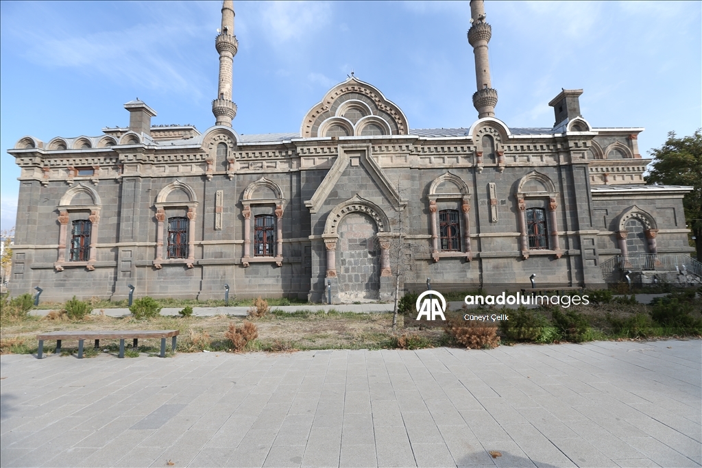 Bajarê Qersê yê ku avahîsaziya Baltikê dihewîne di turîzma çandê da balê dikişîne