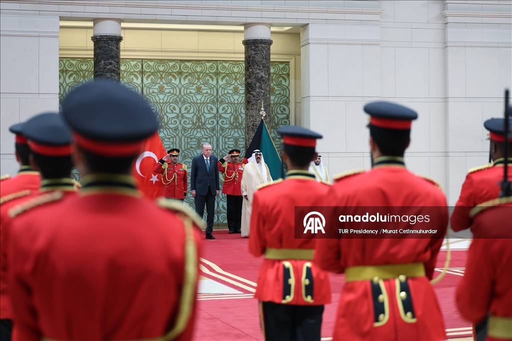 أردوغان يصل الكويت في مستهل جولة خليجية