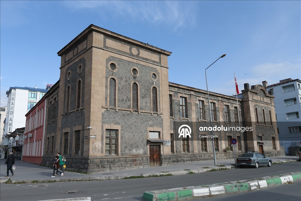 Bajarê Qersê yê ku avahîsaziya Baltikê dihewîne di turîzma çandê da balê dikişîne