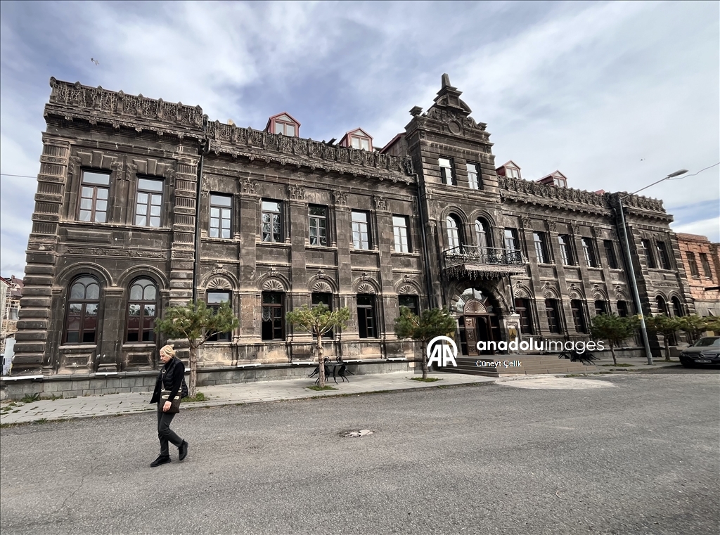 Bajarê Qersê yê ku avahîsaziya Baltikê dihewîne di turîzma çandê da balê dikişîne