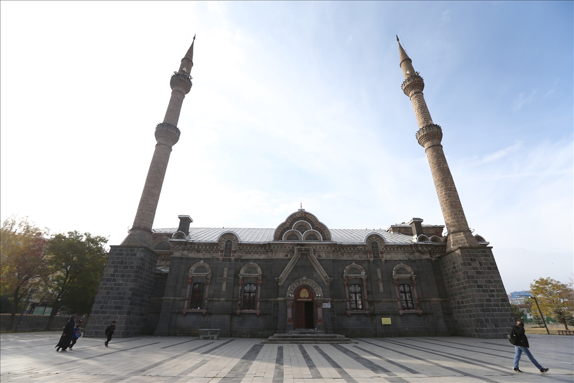 Karsi, i formuar nga arkitektura baltike, një nga qytetet e preferuara të turizmit kulturor