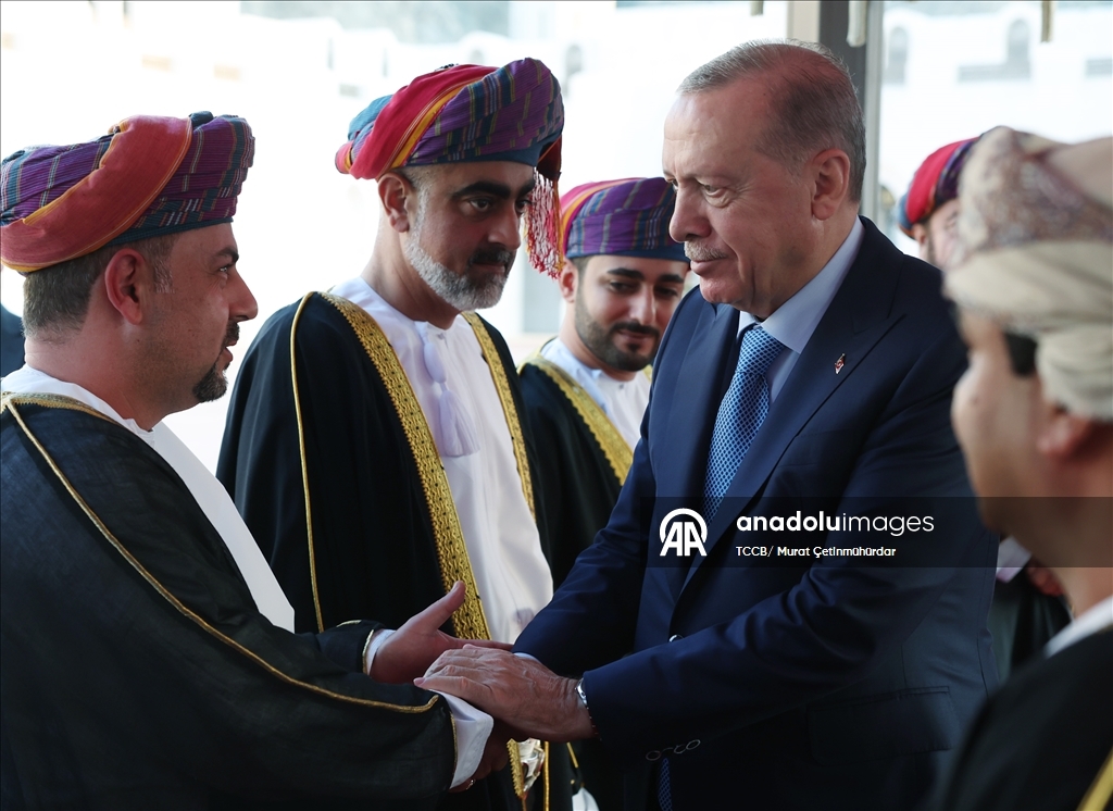 سلطان عمان يستقبل الرئيس أردوغان بمراسم رسمية
