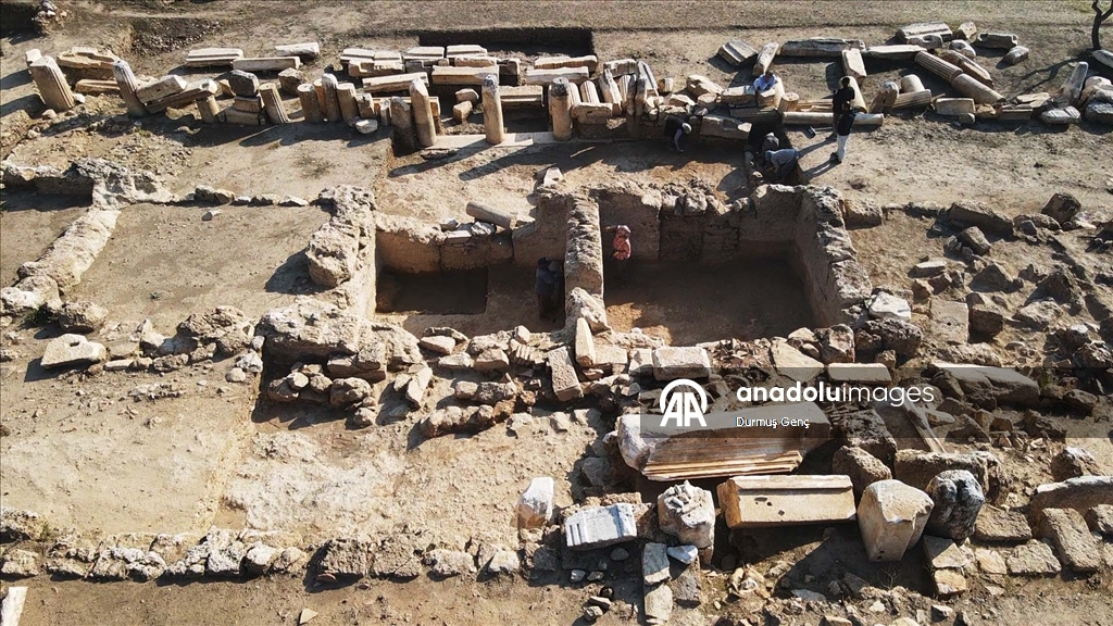 Excavations reveal shops in the agora of the ancient city of Hyllarima in Mugla
