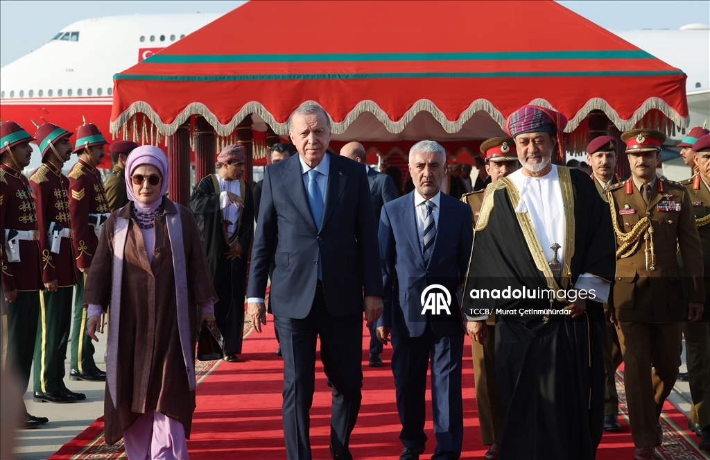 سلطان عمان يستقبل الرئيس أردوغان بمراسم رسمية