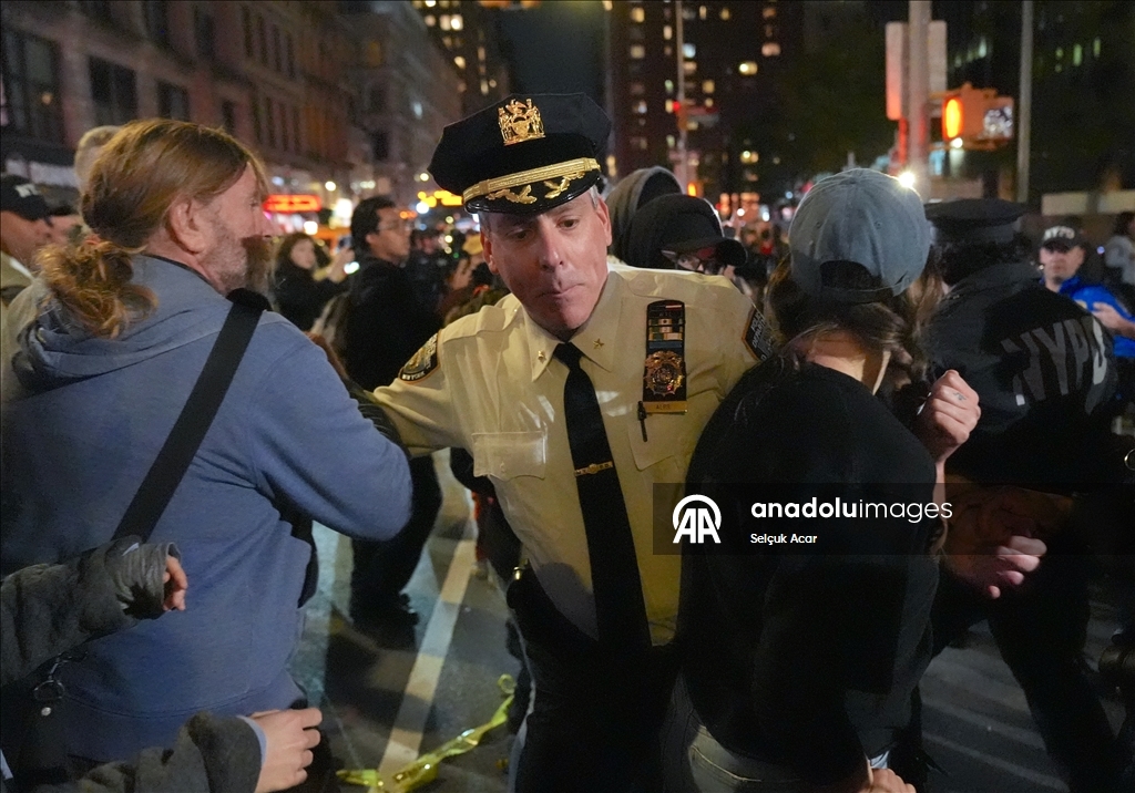 Protest erupts after ICE Agents arrest street vendors in New York City