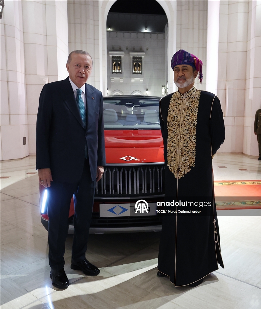 Cumhurbaşkanı Erdoğan, Umman Sultanı Teymur El Said'e Togg hediye etti