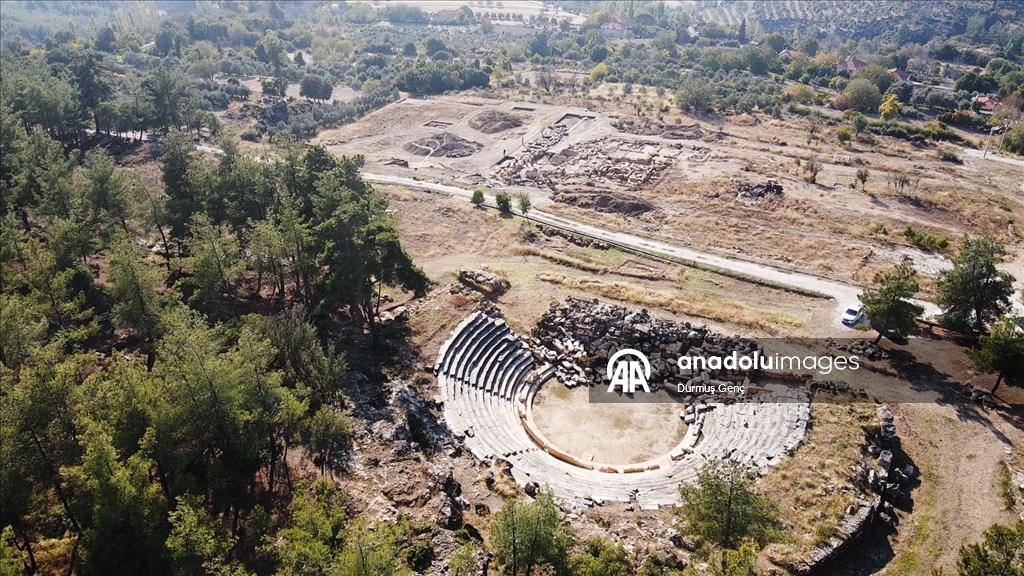 Excavations reveal shops in the agora of the ancient city of Hyllarima in Mugla
