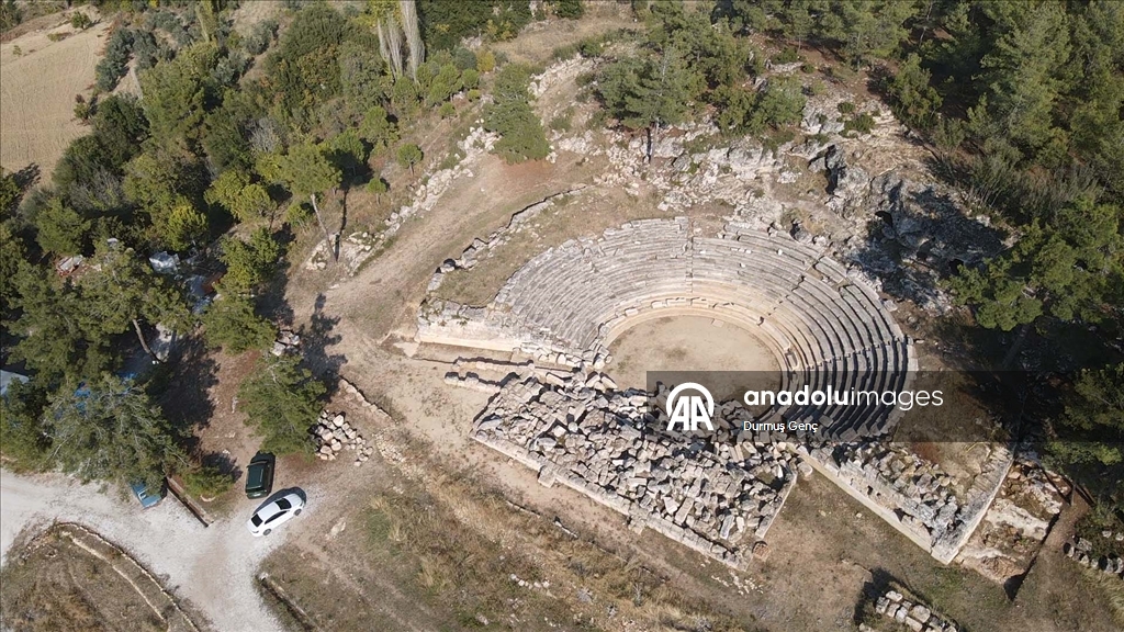 Excavations reveal shops in the agora of the ancient city of Hyllarima in Mugla