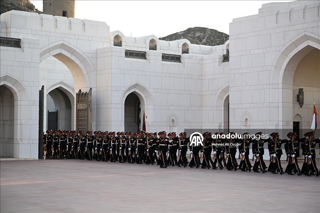 سلطان عمان يستقبل الرئيس أردوغان بمراسم رسمية