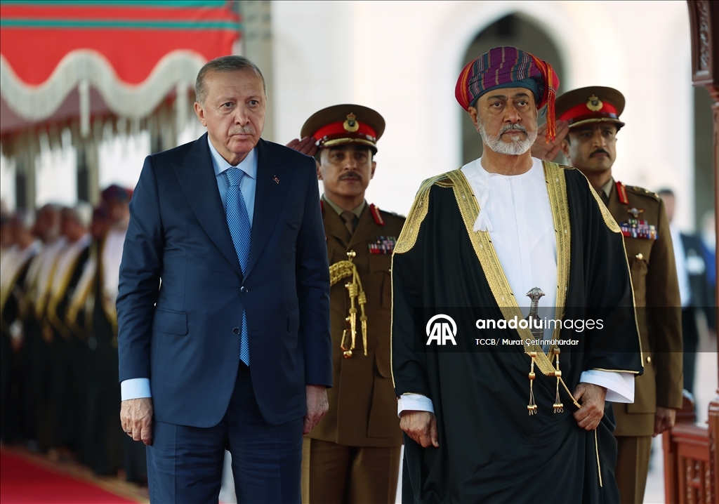سلطان عمان يستقبل الرئيس أردوغان بمراسم رسمية