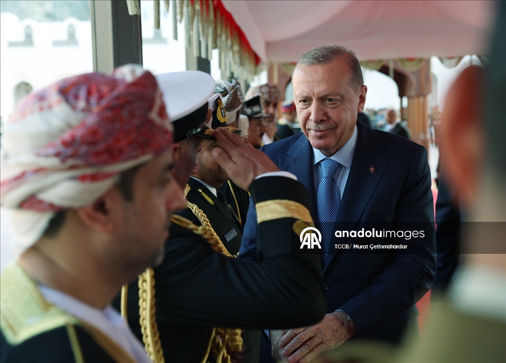 سلطان عمان يستقبل الرئيس أردوغان بمراسم رسمية