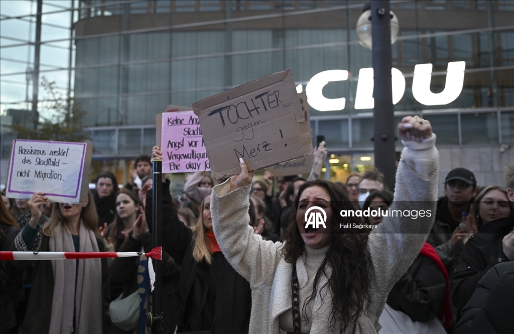 У здания офиса ХДС в Берлине прошла акция протеста против политики Мерца