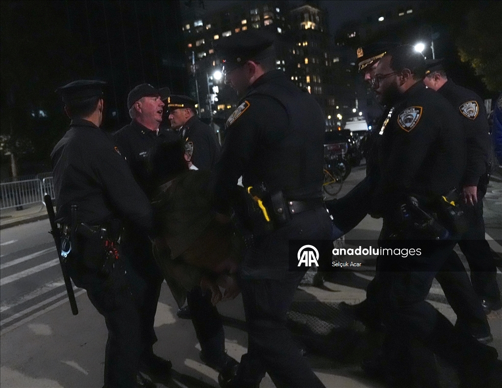 Anti-ICE protesters take over Manhattan streets in New York City