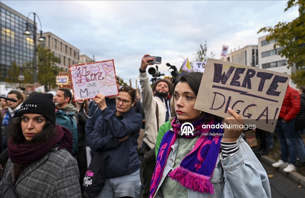 У здания офиса ХДС в Берлине прошла акция протеста против политики Мерца