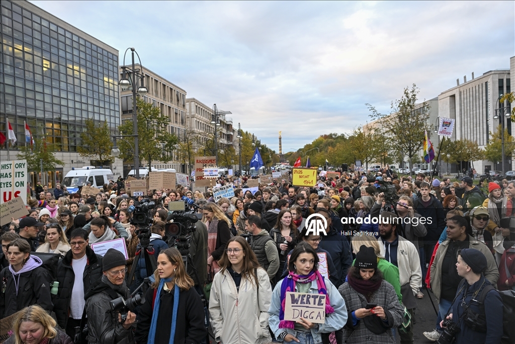 У здания офиса ХДС в Берлине прошла акция протеста против политики Мерца