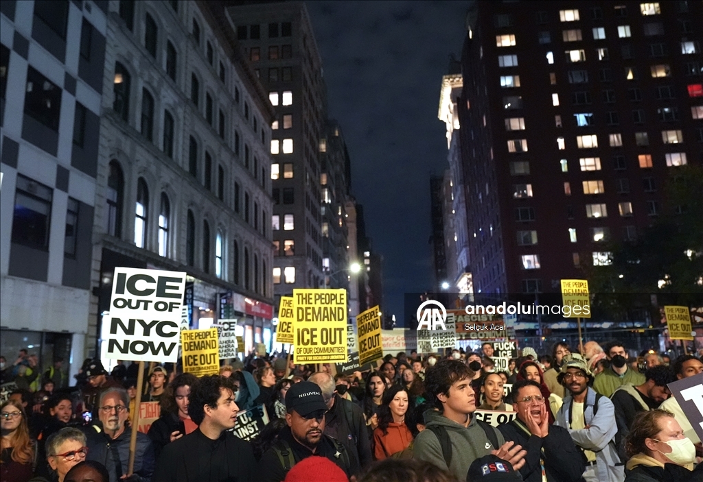 Anti-ICE protesters take over Manhattan streets in New York City