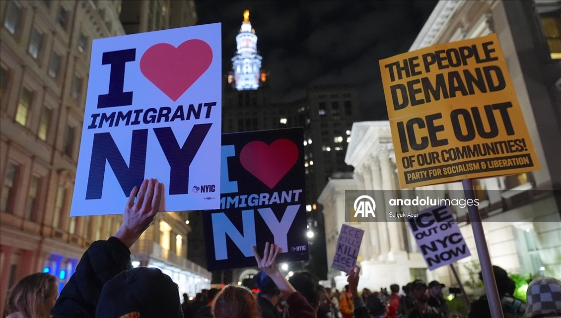 Anti-ICE protesters take over Manhattan streets in New York City