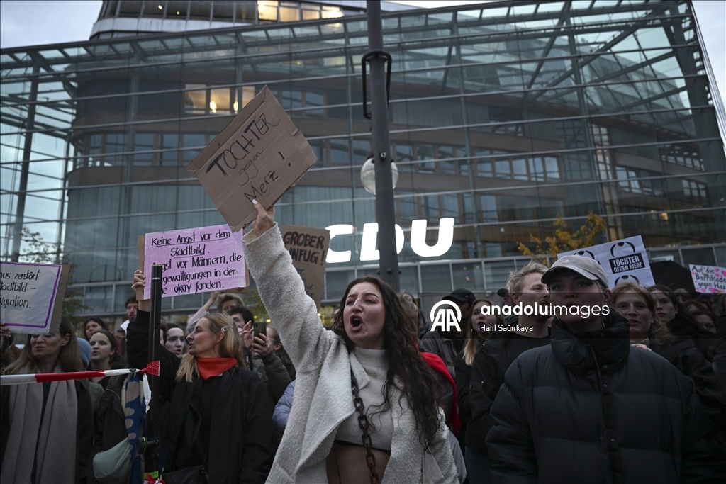У здания офиса ХДС в Берлине прошла акция протеста против политики Мерца