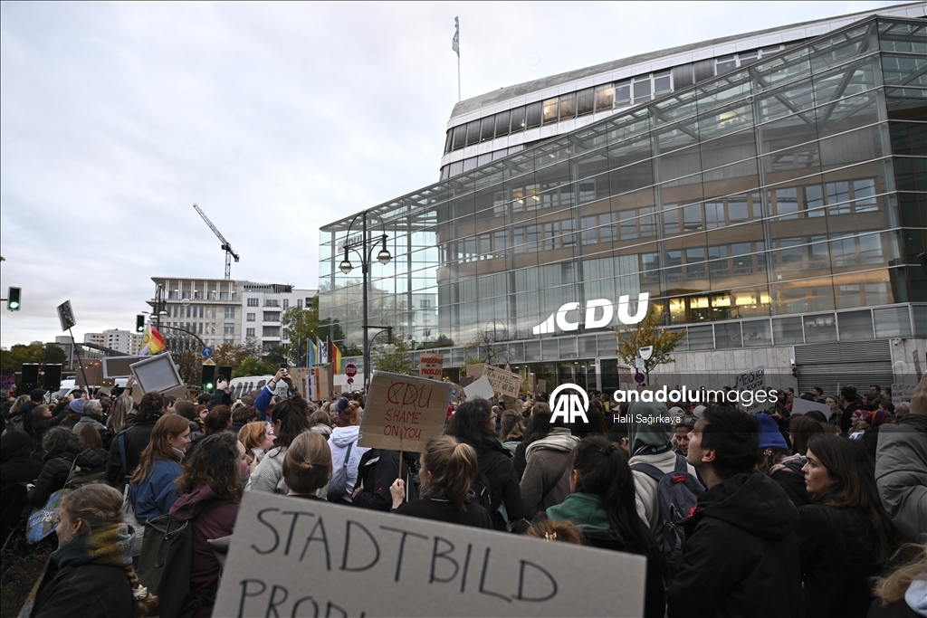 У здания офиса ХДС в Берлине прошла акция протеста против политики Мерца