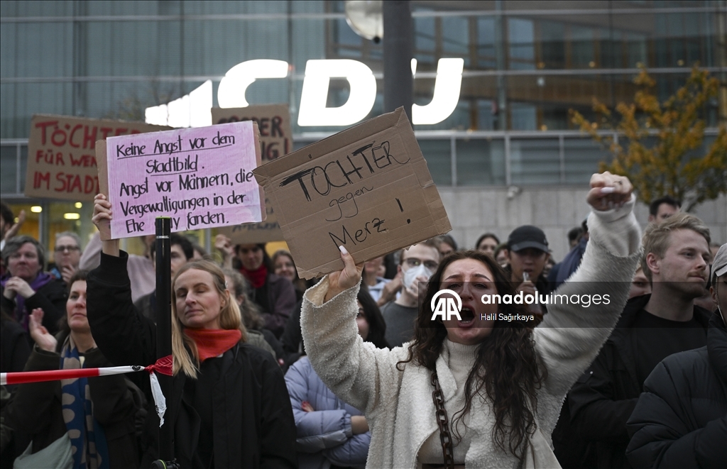 У здания офиса ХДС в Берлине прошла акция протеста против политики Мерца