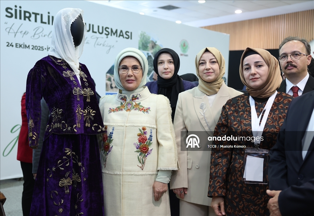 Cumhurbaşkanı Erdoğan'ın eşi Emine Erdoğan, "Siirtlilerle Buluşma" programına katıldı