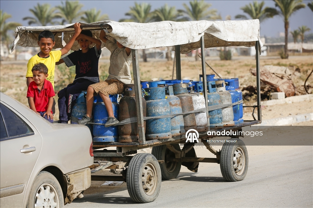 بعد إدخال كميات محدودة.. فلسطينيون في طوابير بانتظار غاز طهي بغزة
