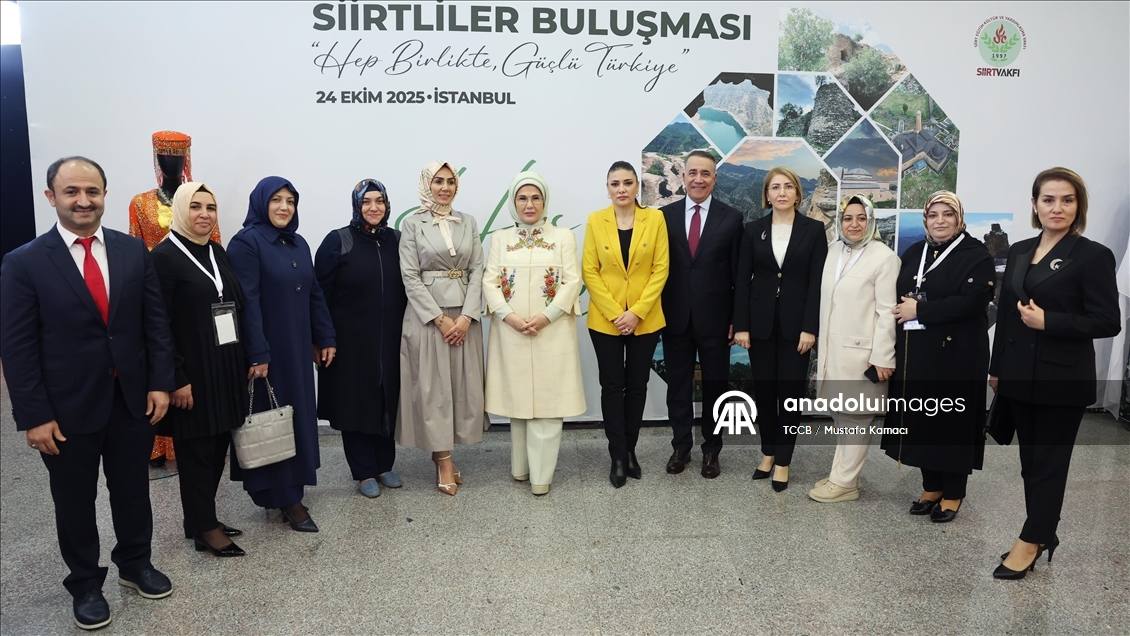 Cumhurbaşkanı Erdoğan'ın eşi Emine Erdoğan, "Siirtlilerle Buluşma" programına katıldı