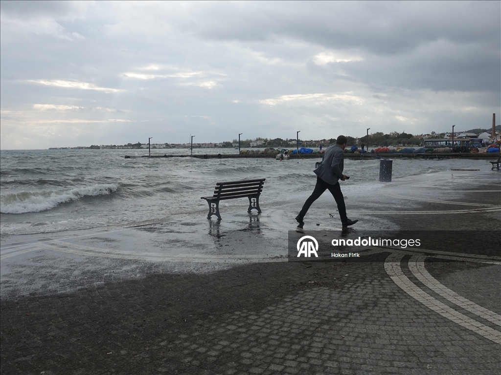 Edremit Körfezi'nde lodos etkili oldu