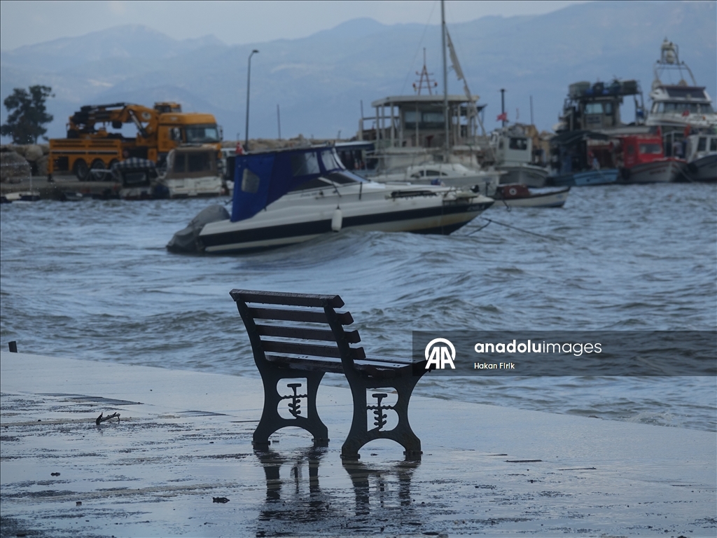 Edremit Körfezi'nde lodos etkili oldu