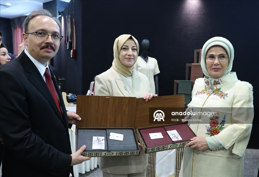 Cumhurbaşkanı Erdoğan'ın eşi Emine Erdoğan, "Siirtlilerle Buluşma" programına katıldı