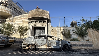 مستوطنون إسرائيليون يحرقون 3 مركبات فلسطينية بالضفة الغربية