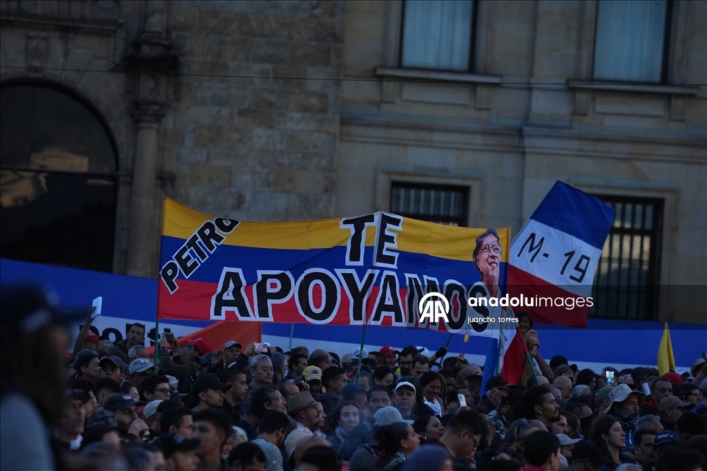 В Боготе прошла акция в поддержку президента Колумбии