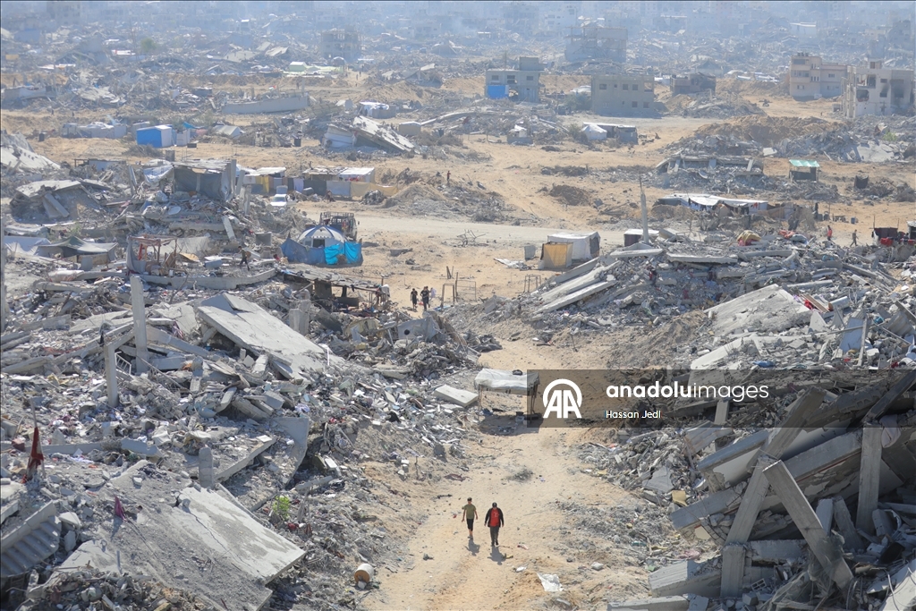 İsrail’in harabeye çevirdiği Gazze kentindeki Şeyh Rıdvan Mahallesi’nde günlük yaşam